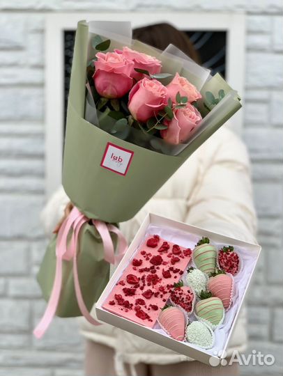 Комбо клубника в шоколаде + цветы