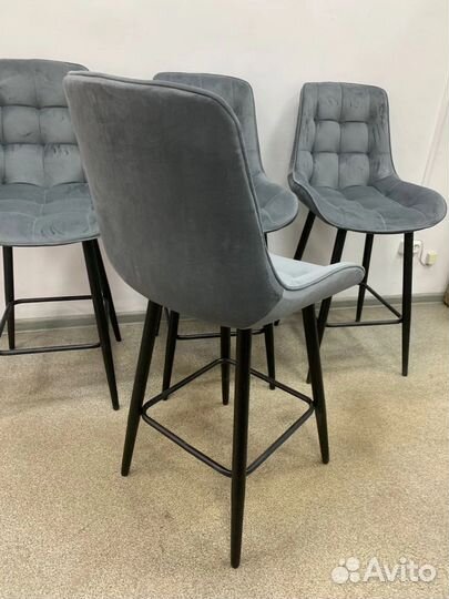 Полубарный стул