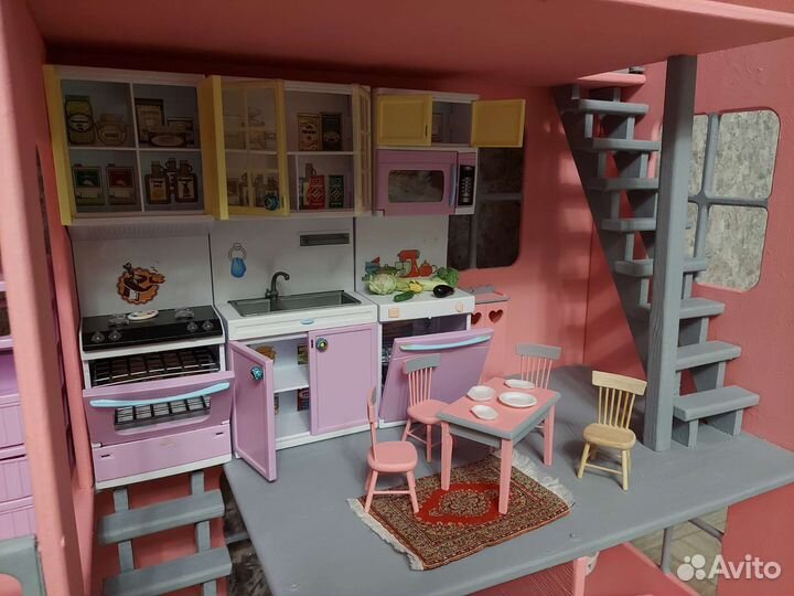 Кукольный домик с мебелью
