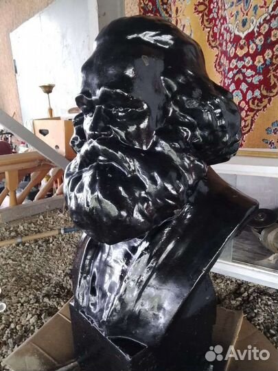 Бюст Карла Маркса
