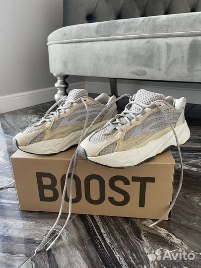Adidas yeezy boost 700 v2