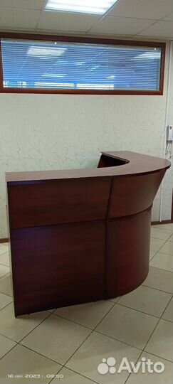 Стойка на рецепшен