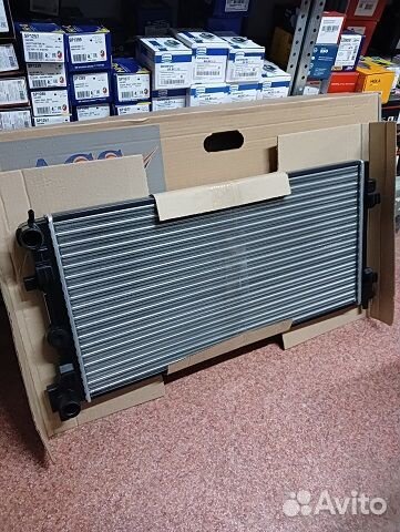 Радиатор охлаждения Skoda rapid