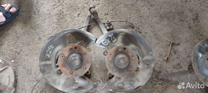 Поворотный кулак ступица правый mercedes W210