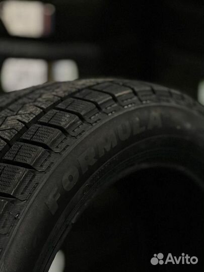 Pirelli Formula Ice FR 215/50 R17 95T