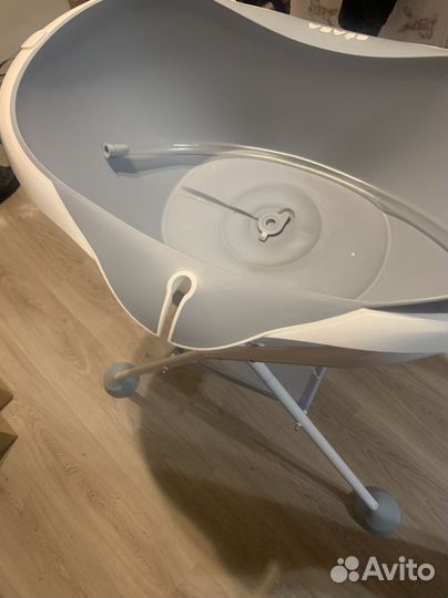 Детская Ванночка для купания с подставкой beaba