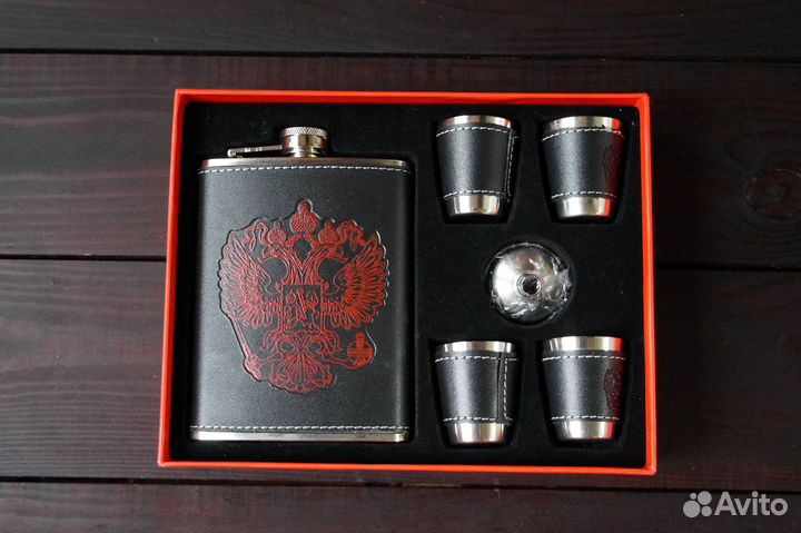 Подарочный набор.Фляжка,рюмки,воронка.Новый
