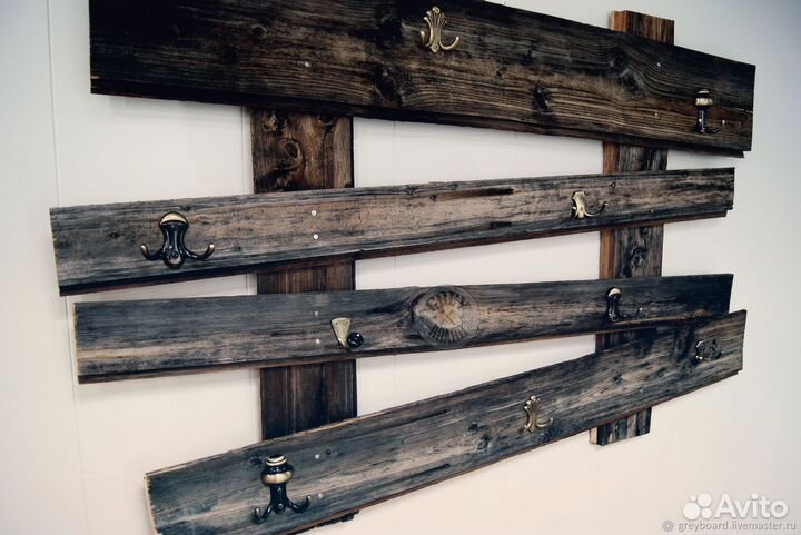 Полки и вешалки из обожонного дерева