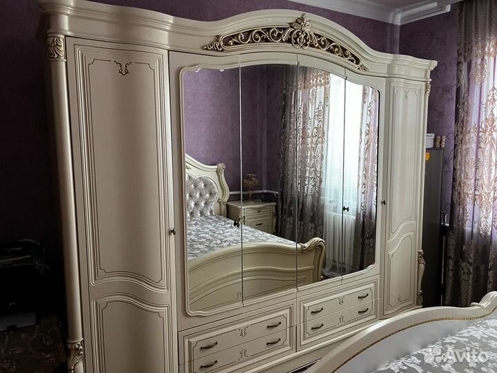 Спальный гарнитур