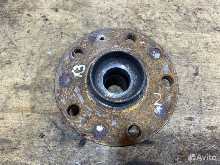 Ступица передняя Volkswagen Golf 5