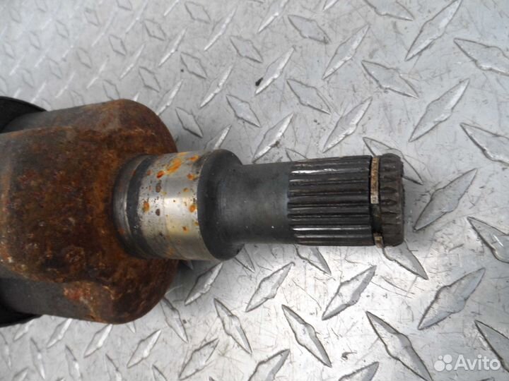 Полуось передняя R Chevrolet Trailblazer GMT360