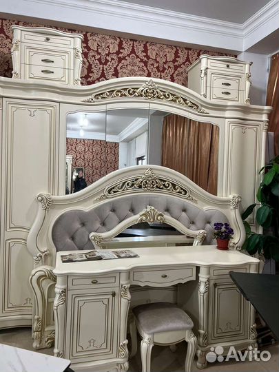 Спальный гарнитур новый