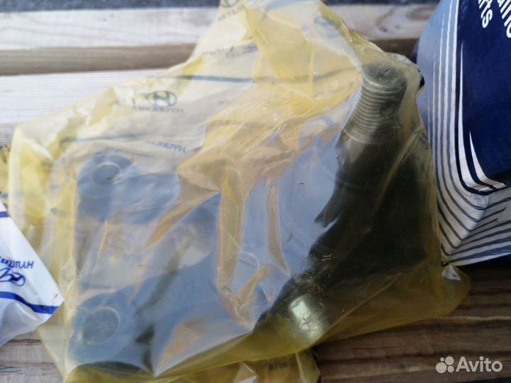 Шаровая опора нижняя правая Н-1, Старекс. Новая