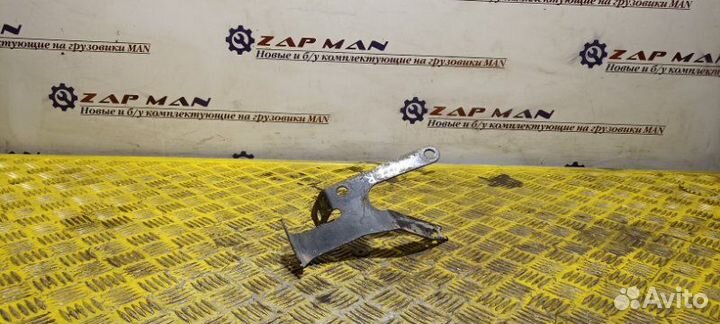 Кронштейн патрубков отопителя правый Man Tga Tgs