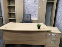 Мебель в офис : шкафы, стол, тумба