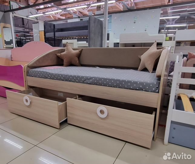 Детская кровать с мягкими элементами