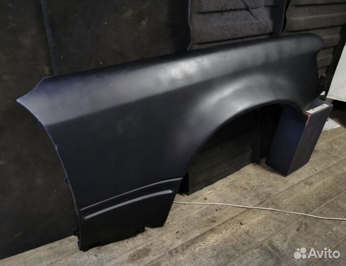 Крыло переднее правое на Mercedes W124 E500