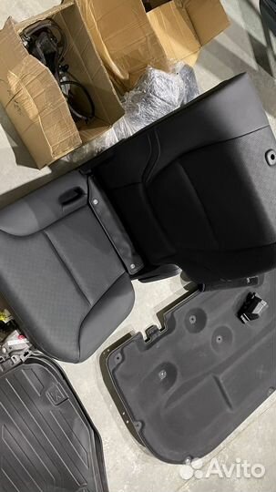 Сиденья задние второй ряд Toyota Land Cruiser 300