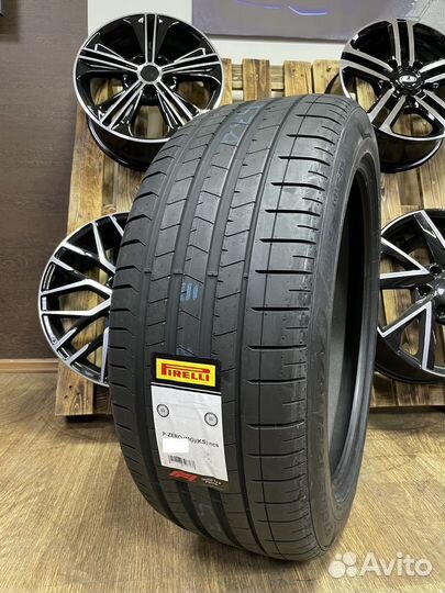 Pirelli P Zero PZ4 285/40 R21 109Y