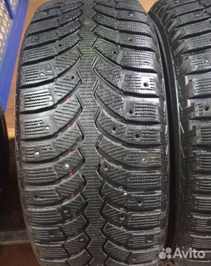 Bridgestone Blizzak Spike-01 235/60 R18 99W