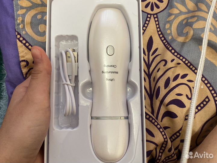 Электрозвуковой аппарат для чистки лица