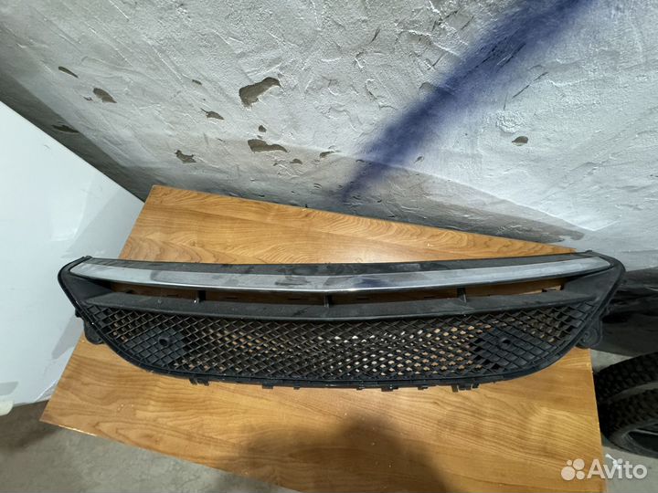 Нижняя решетка бампера e class 213