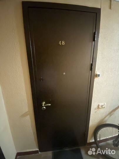 Дверь входная металлическая правая бу