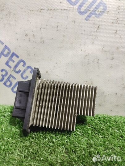 Резистор отопителя Toyota Avensis универсал 1.8