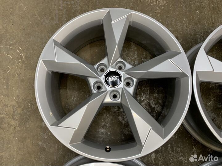 Оригинальные диски на Audi Q3 RSQ3 R19