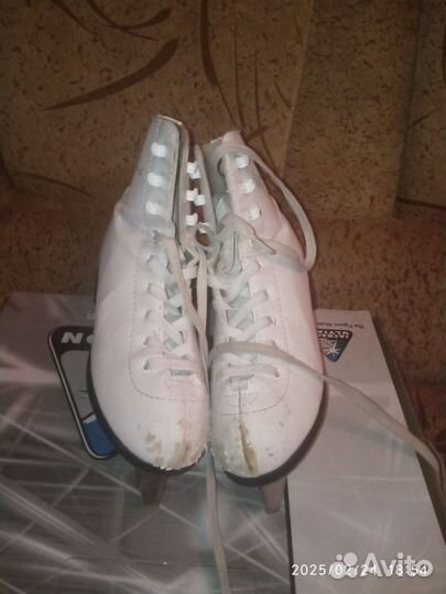 Коньки фигурные 38 размер