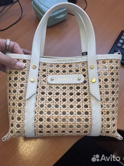Небольшая Белая Сумка из кожи и соломки