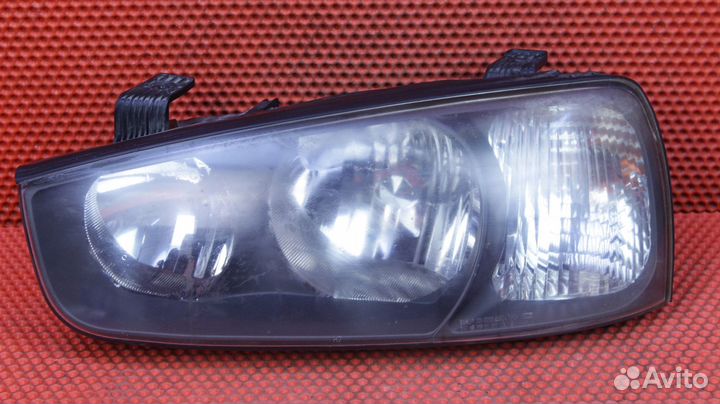 Фара левая Hyundai Elantra XD D4EA 92101-2D110