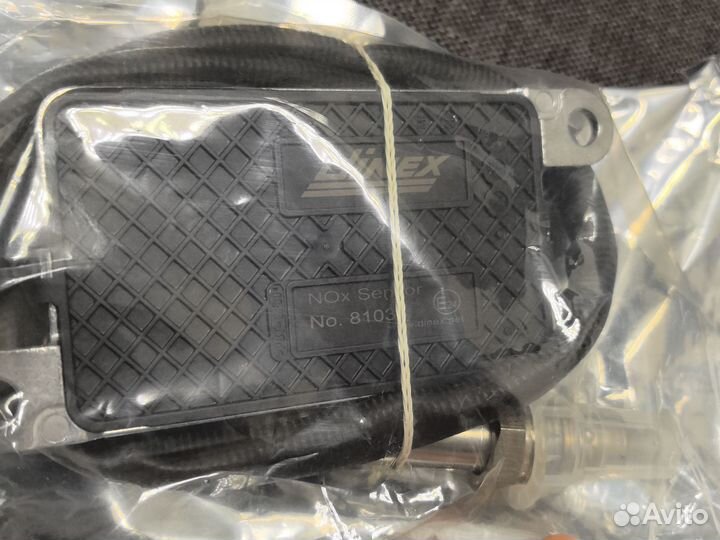 Датчик кислородный грузовиков Вольво dinex 83010