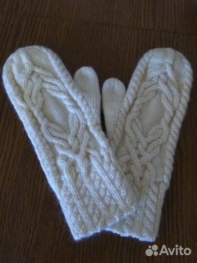 Комплект: шапка; шарф; варежки ручной работы