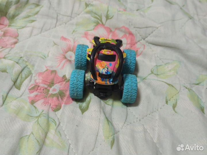 Игрушечная машинка