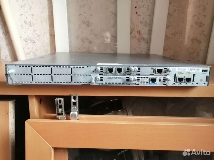 Маршрутизатор Cisco 2801 и 2811