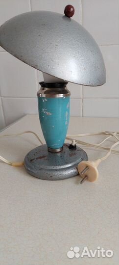 Настольная лампа