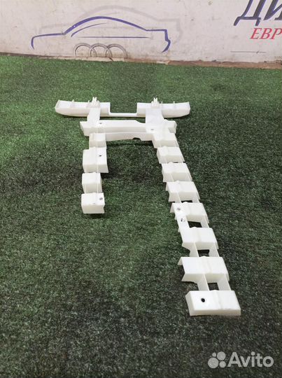 Кронштейн (сопут. товар) VW Touareg 2002-2010