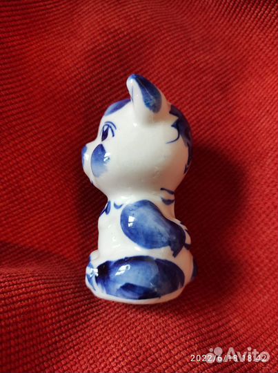 Статуэтка фарфоровая свинка гжель