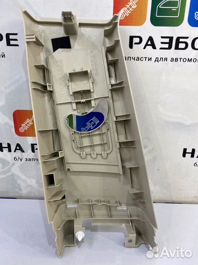 Накладка на стойку внутренняя правая Mitsubishi