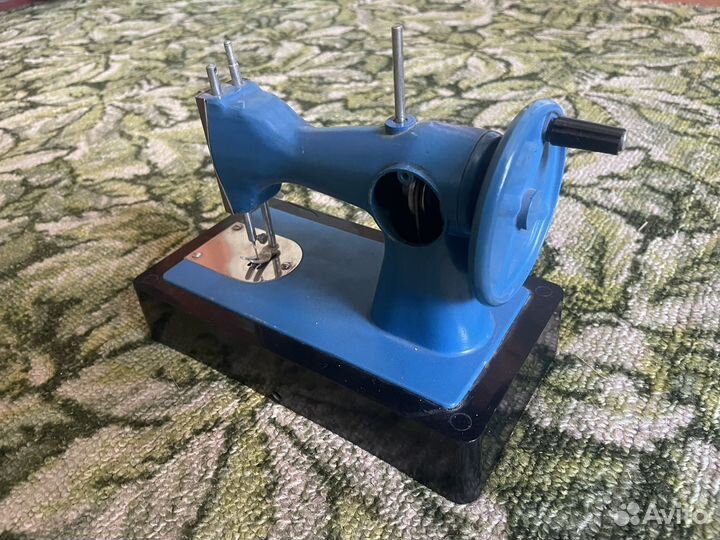 Детская швейная машинка СССР