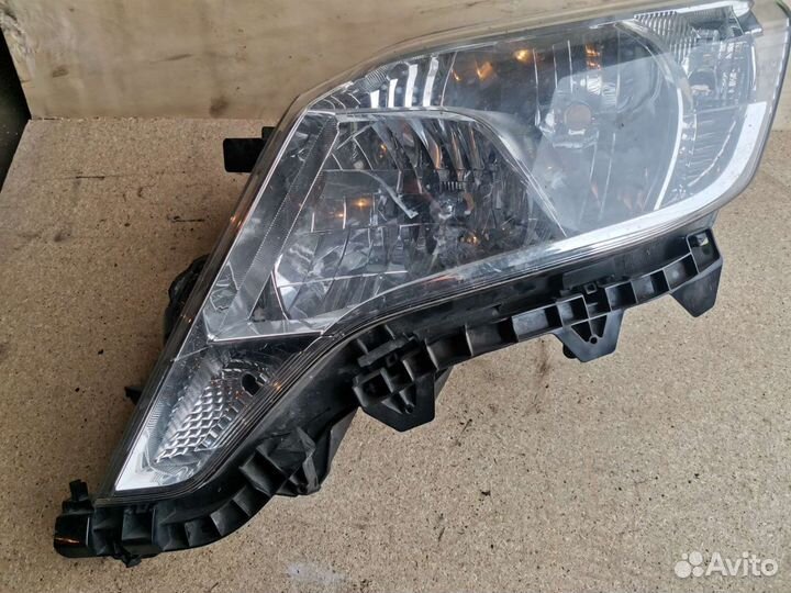 Фара левая Toyota Land Cruiser 150
