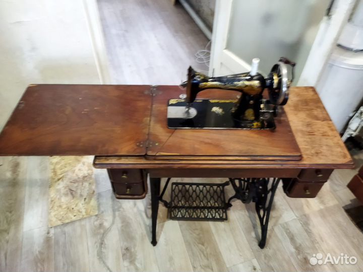 Швейная машина Singer