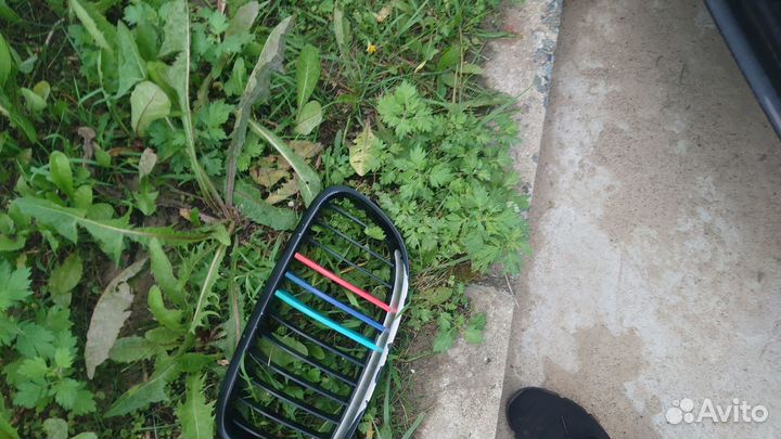 Цветные вставки на решетку