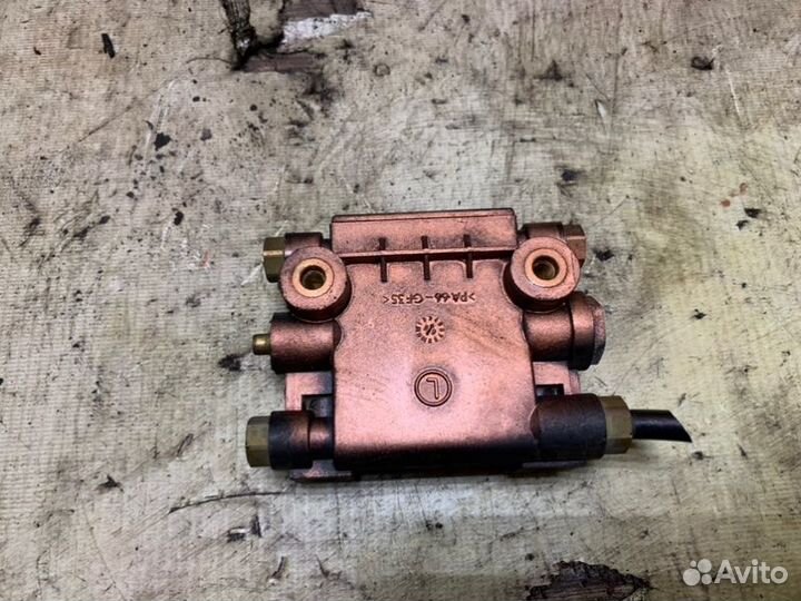 Распределитель пневмо Daf Cf 85 грузовой тягач