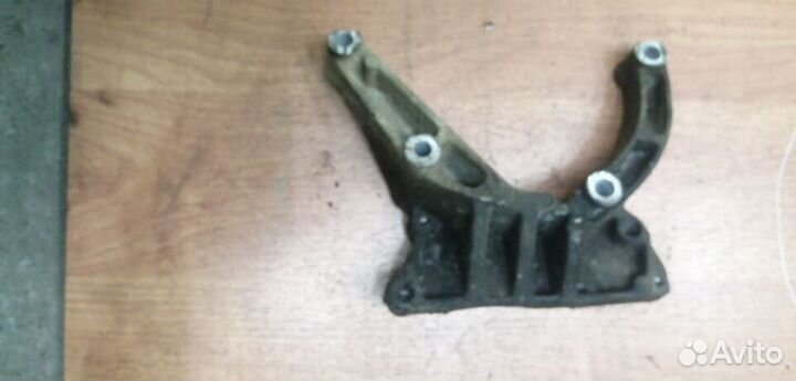 Кронштейн гур 97bb3k738ae Ford Mondeo II