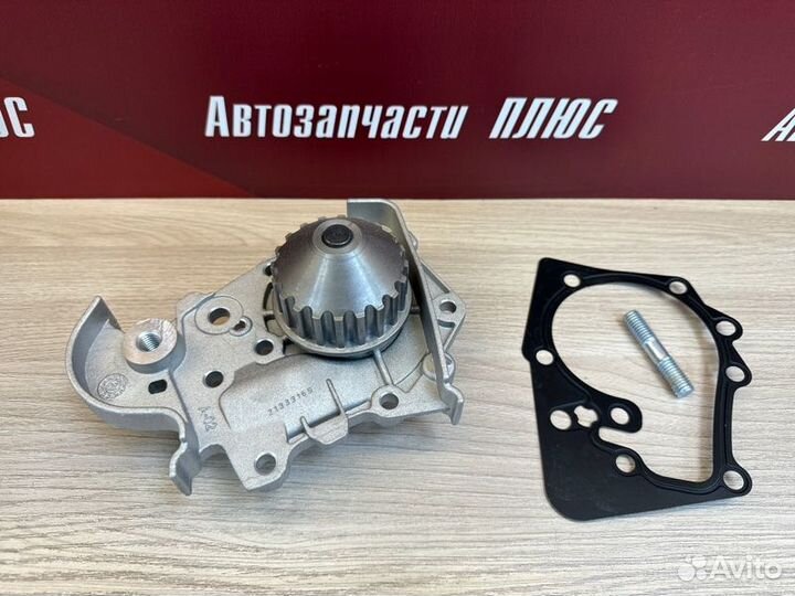 Водяной насос, помпа Renault Logan 1