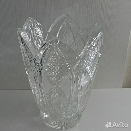 Замечательная хрустальная ваза