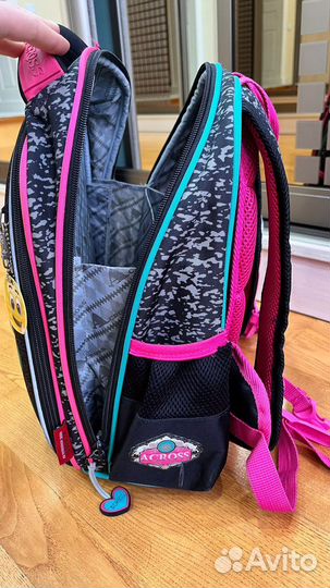 Портфель рюкзак школьный