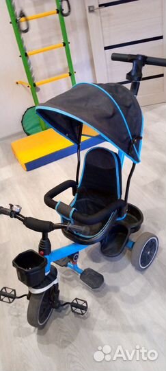 Трехколесный велосипед с ручкой